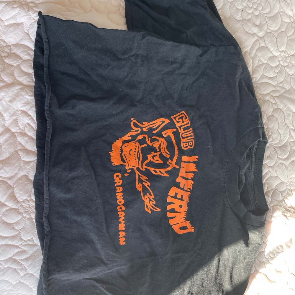 cropped club inferno Brandy Melville tee